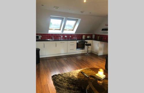 Blair Drummond Apartment | Private Coach house in gated residence