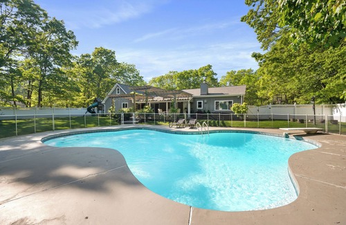Hampton Bays House | Private completely fenced in property. Near beach