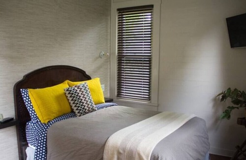Reedsville House | Private Cottage Suite