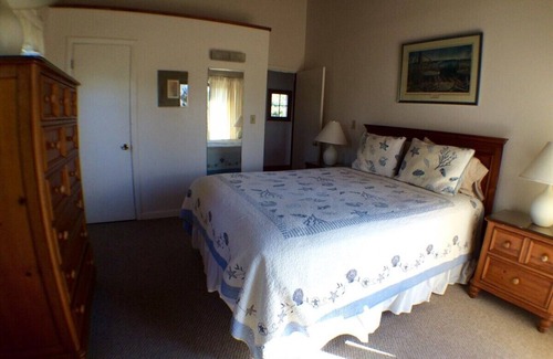 Madaket House | Private cottage Tristams Group 5 min walk to the beach