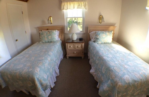 Madaket House | Private cottage Tristams Group 5 min walk to the beach