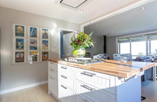 Closeburn House | Private Cottage with Spa and Amazing Lake Views