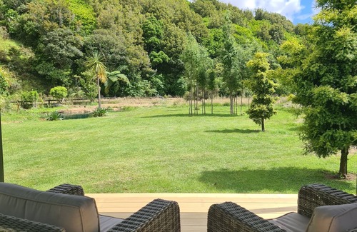 Paraparaumu Villa | Private Country Cottage