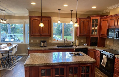 Marcola House | Private country property only minutes from town.