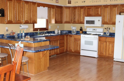 Akin Other | Private country setting. just 10 minutes from town