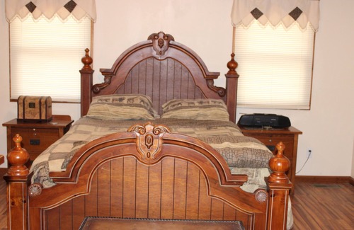 Akin Other | Private country setting. just 10 minutes from town