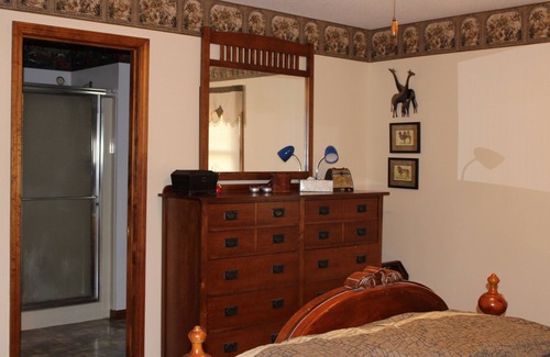 Akin Other | Private country setting. just 10 minutes from town