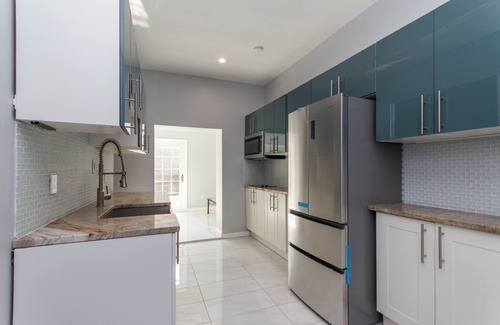 West Philadelphia Apartment | Private, Couple's Retreat. Ideal three people. Pets. Free parking on Street.