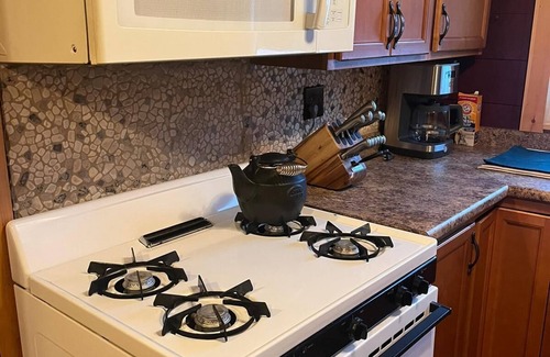 Pittsburg Cottage | Private, cozy and quiet with direct trail access
