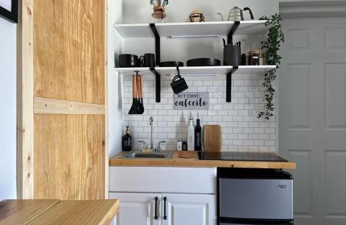 South Venice Apartment | Private, cozy, beach guest-suite B