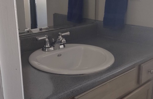 Thornton Apartment | Private Cozy & Clean Room