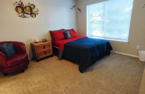 Thornton Apartment | Private Cozy & Clean Room