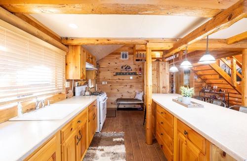 Holland Cabin | Private & Cozy lakeside cabin with A+ lake views