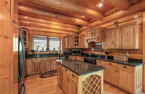 Pittman Center Cabin | Private Creek!| Hot Tub | FirePit | Free Tickets | Pool Table | Secluded