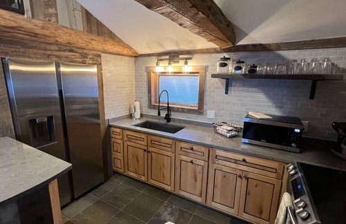 Gardiner Cabin | Private Custom Cabin on Yellowstone River with Breathtaking Views