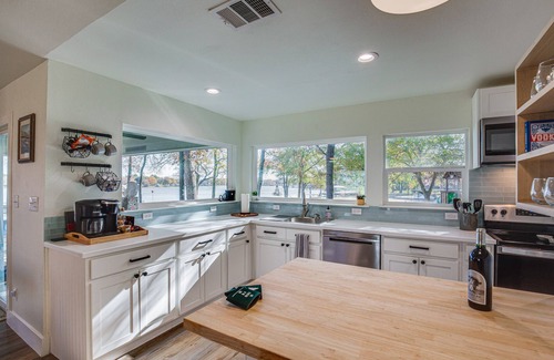 Gun Barrel City House | Private Dock: Charming Cedar Creek Retreat!