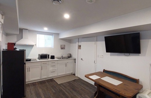 Guelph Apartment | Private Double room in a Guest Unit