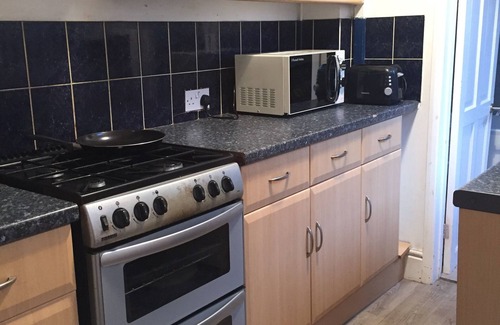 Coventry House | Private double rooms in Town House near City centre, Coventry-with Parking/WiFi