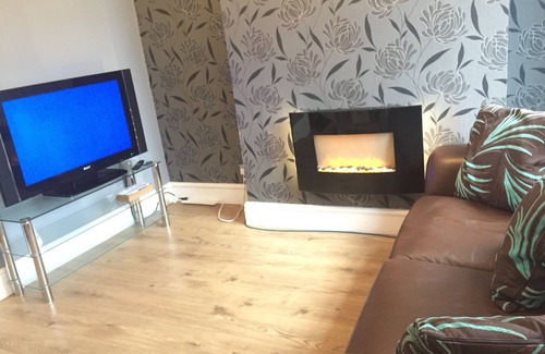 Coventry House | Private double rooms in Town House near City centre, Coventry-with Parking/WiFi