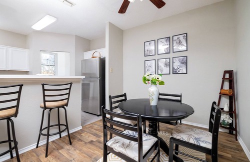 Euless House | Private Duplex Retreat - Minutes to DFW & Shops