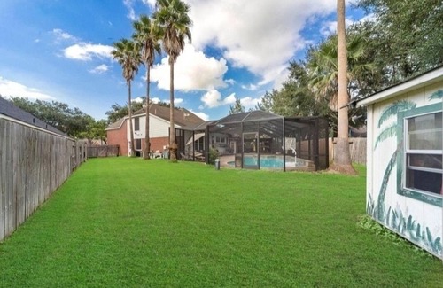 Barker House | Private enclosed pool king bed safe family rental