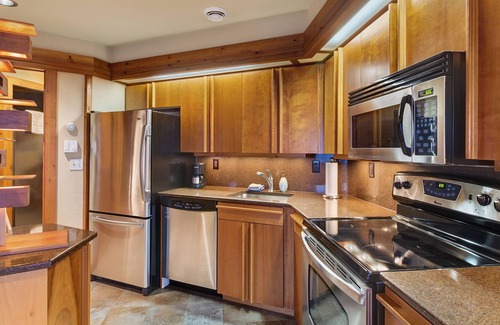 Grand Marais Condo | Private, End Condo on Superior w/ large PRIVATE SAUNA for 2! Panoramic views!