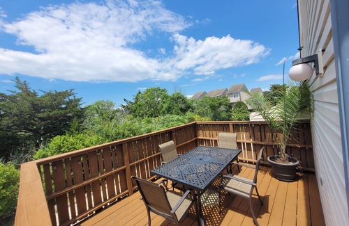 Diamond Beach House | Private End Unit Townhome Freshly Renovated