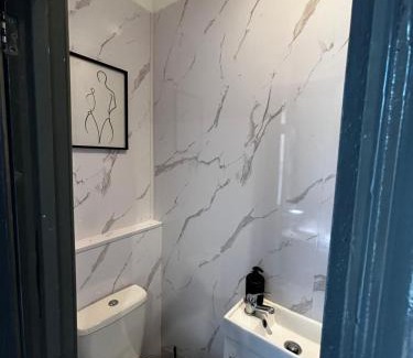 Rotherham House | Private ensuite room close to Rotherham city centre 5