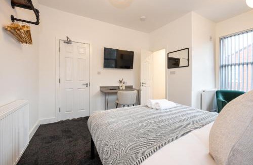 Levenshulme Hotel | Private ensuite rooms with kitchen access by Irwell Stays