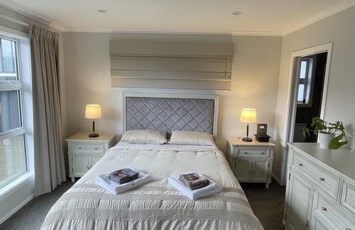 Wallaceville Bed & Breakfast | Private Ensuite with Hot Spa at Upper Hutt, Wellington
