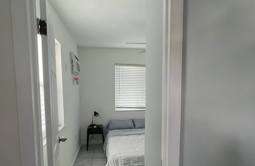 Coral Terrace Bed & Breakfast | Private entrance apartment for 3 or 1 person free parking wifi malls restaurant