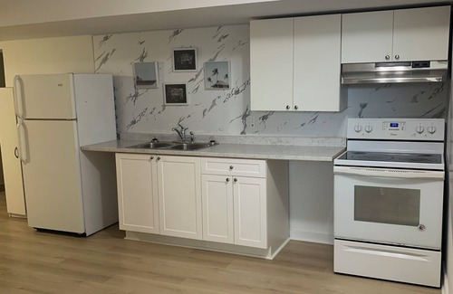 Ottawa Division House | Private Entrance Near YOW Airport
