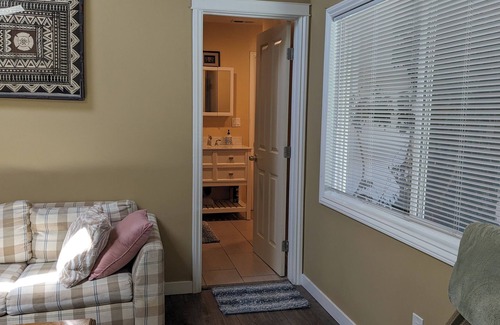 Woodland Hills Apartment | Private entry in peaceful Woodland Hills neighborhood.