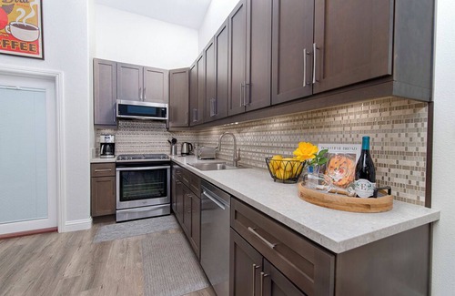 Thousand Oaks Apartment | Private Entry Very Spacious & Quiet 2 Bedroom, 1.5 Bath Guest Suite