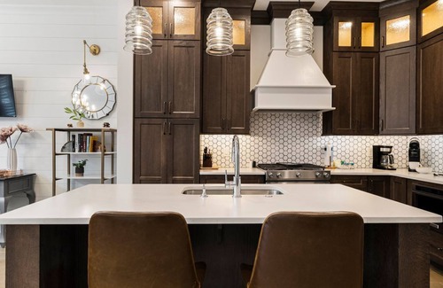 Hitch Village - Fred Wessels Homes House | Private Escape by the Savannah Riverfront w/Parking by Lucky Savannah