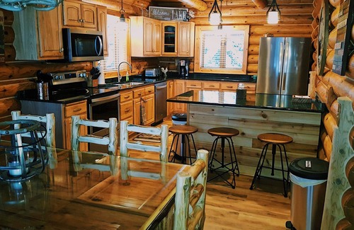 St Germain Cabin | Private Executive Lakefront Log Cabin Lodge overlooking Little St. Germain Lake
