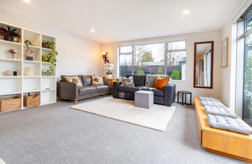 Christchurch Apartment | Private Family City Retreat, Sleeps 8