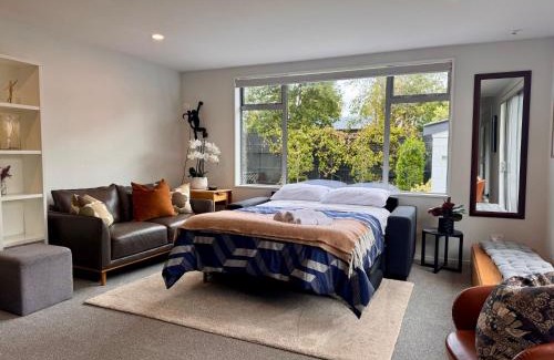 Christchurch Apartment | Private Family City Retreat, Sleeps 8