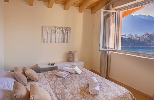 Ossuccio Villa | Private family villa Sleeps 14 Guests featuring hot tub and sauna.