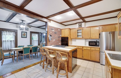 Beach Lake House | Private Farm House with Pond and A/C in Beach Lake
