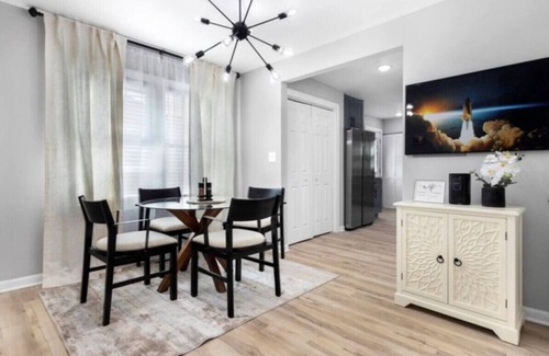 Atlanta Apartment | Private Fenced Yard Fireplace Free Parking
