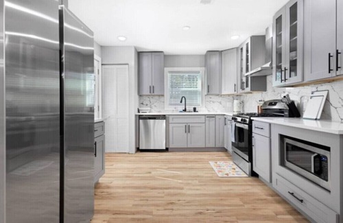 Atlanta Apartment | Private Fenced Yard Fireplace Free Parking