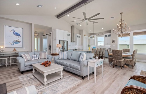Rockport House | Private Fishing Pier on Copano Bay | 3BR Home