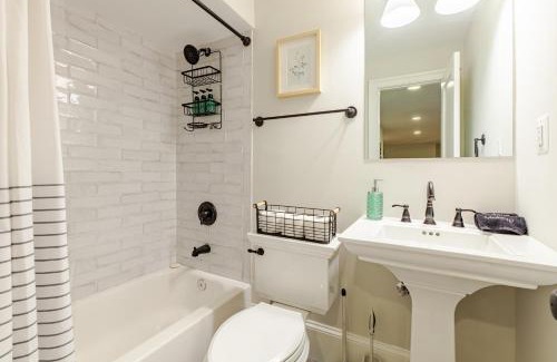 Capitol Hill Apartment | Private Garage Parking and King Bed - Walk to Metro