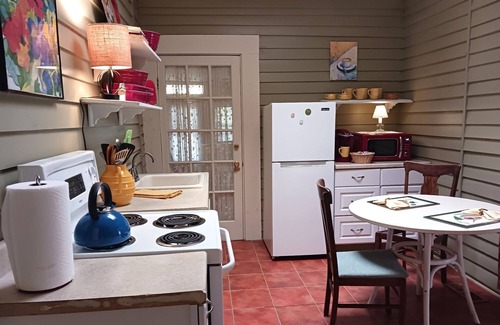 Downtown Little Rock Cabin | Private Garden, Jacuzzi Tub, Fireplace, In-Cottage Breakfast & Walking Distance to SoMa Are Just the Beginning!