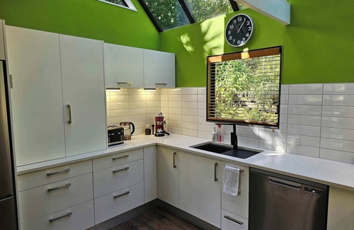 Picton House | Private Getaway for 2 Surrounded by Native Bush