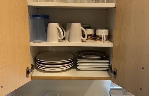 Lake Balboa House | Private GH home for 4 with TV, AC and WiFi close to Universal Studio/Hollywood