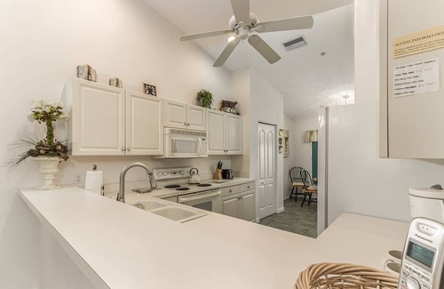 Sarasota Condo | Private Golf Club | Gated | 5 Pools | Restaurant | Clubhouse | Heritage Oaks Ideal Seasonal Rental!