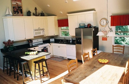 Union Pier House | Private Gowdy Beach Rights on Lake Michigan