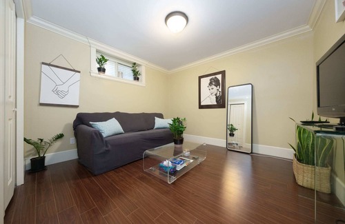 Vancouver South Apartment | Private Guest House in Prime Central Location